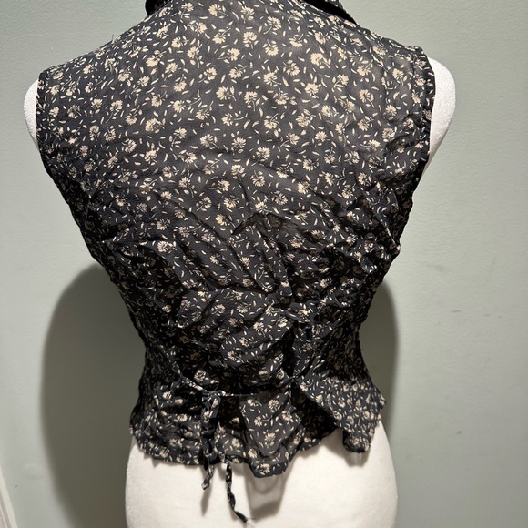 Cropped, floral, sheer top - Picture 2 of 5